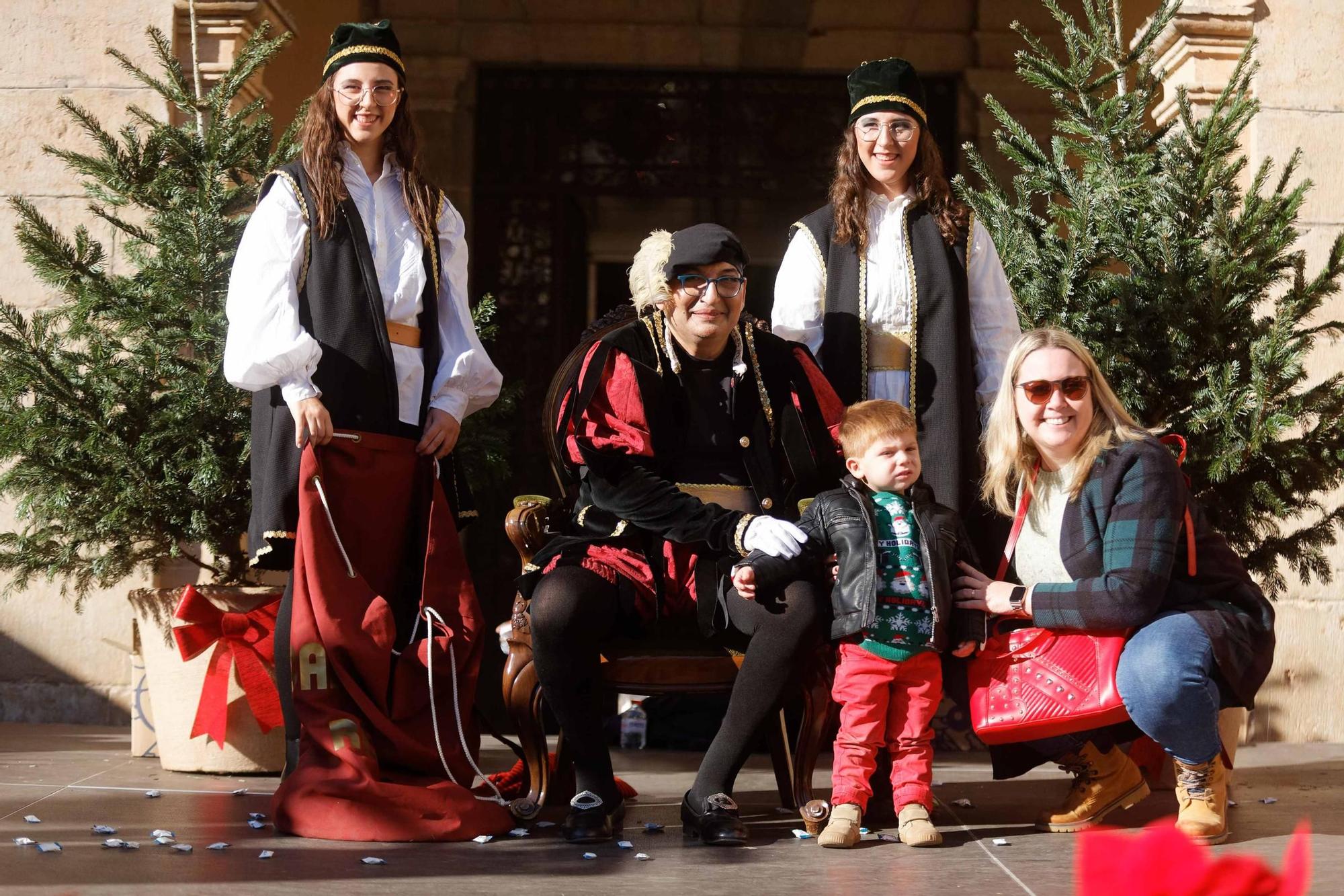 Galería de imágenes: Los 'peques' de Castelló, ilusionados con el Cartero Real