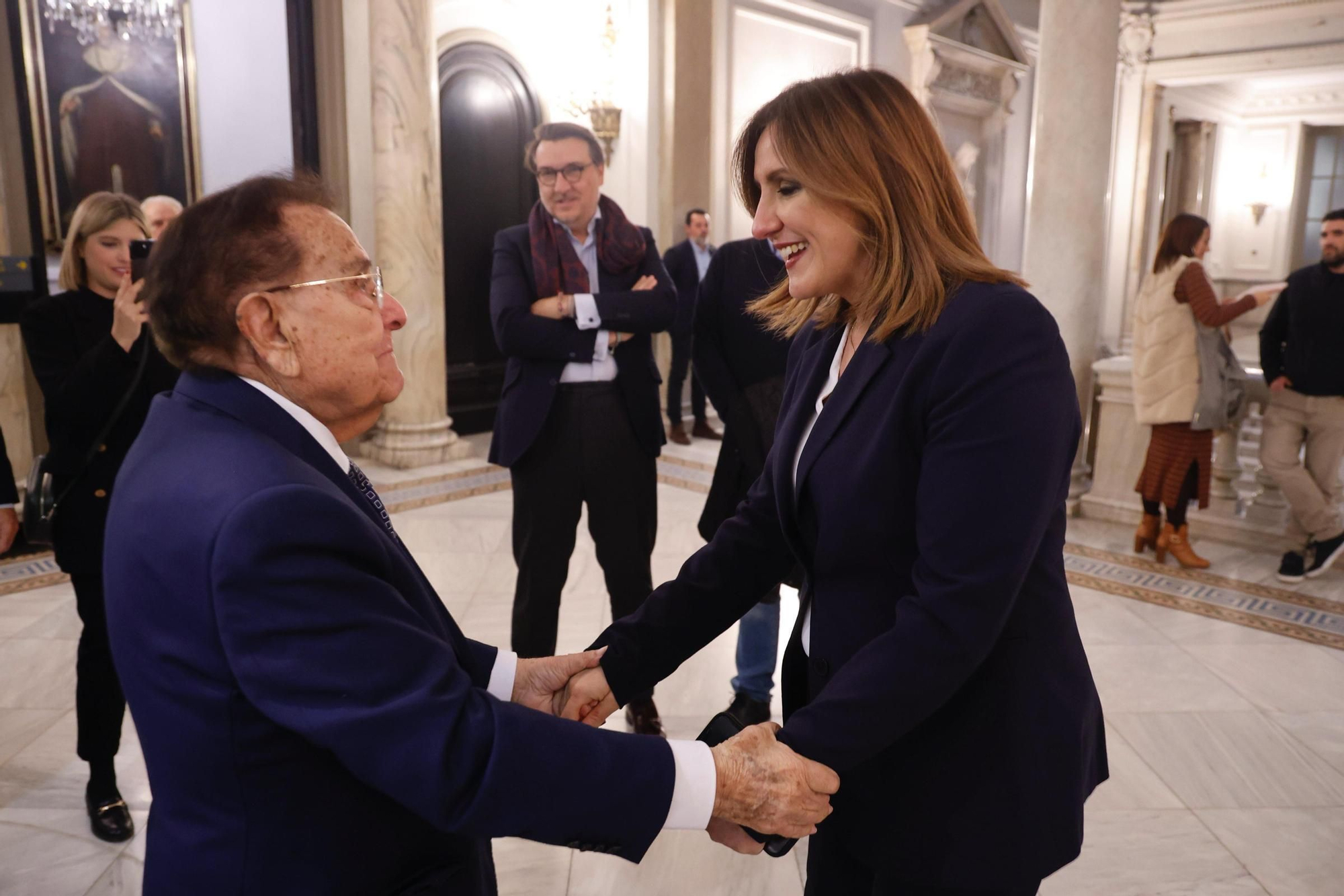Presentación de 'De sangre azul... y grana', el libro de Paco Fenollosa