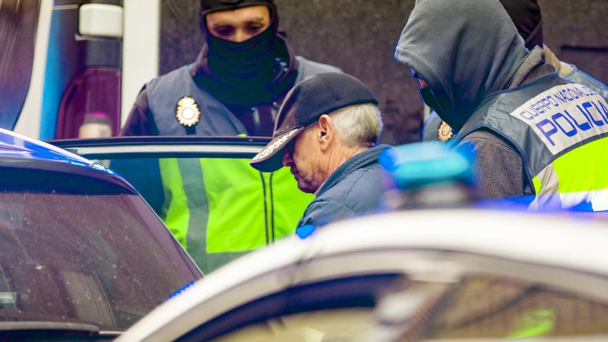 La Policía halla material para hacer más cartas bomba en el piso del arrestado en Miranda de Ebro