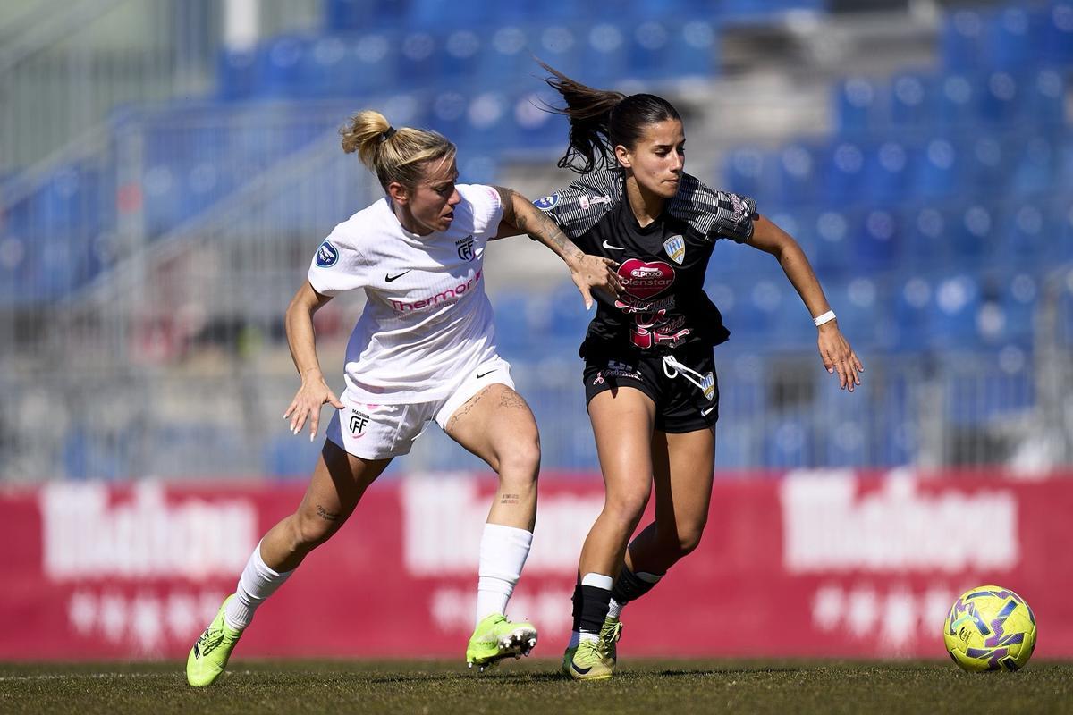 Una jugada del partido entre el Madrid CFF y el Alhama ElPozo