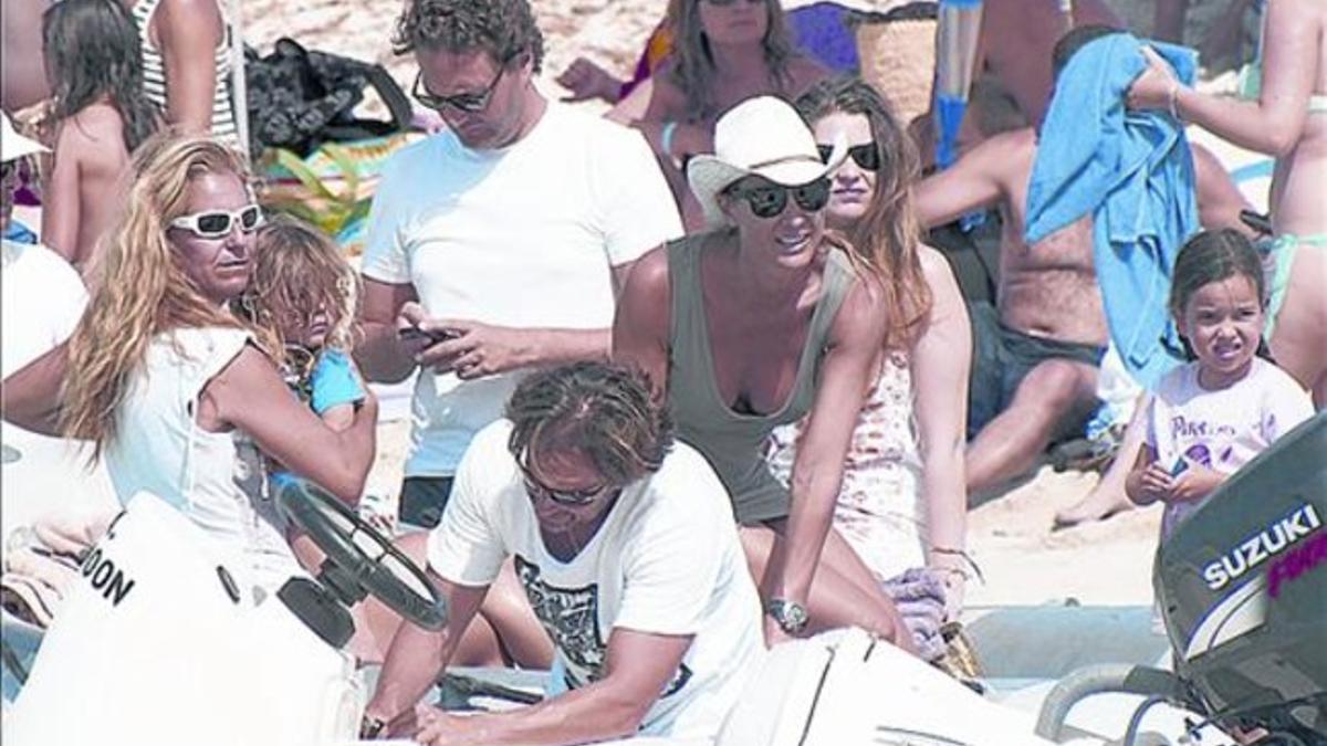 Mónica Pont y Arantxa, día de playa en Formentera_MEDIA_1