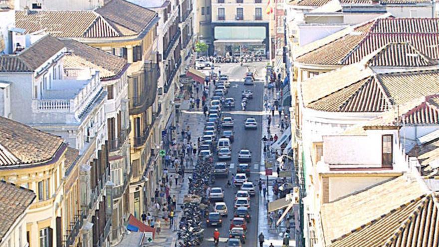 La calle Larios en su etapa abierta al tráfico.