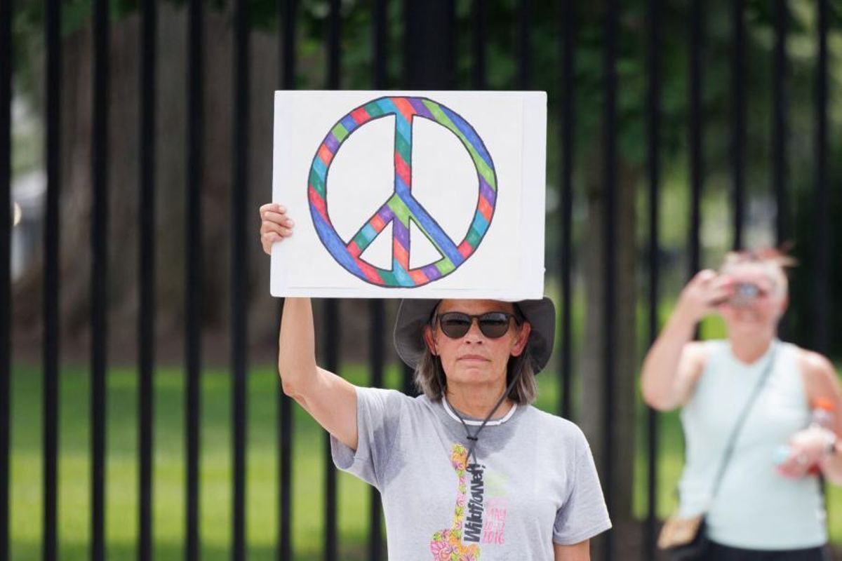 Protestas contra la guerra en Irán frente a la Casa Blanca