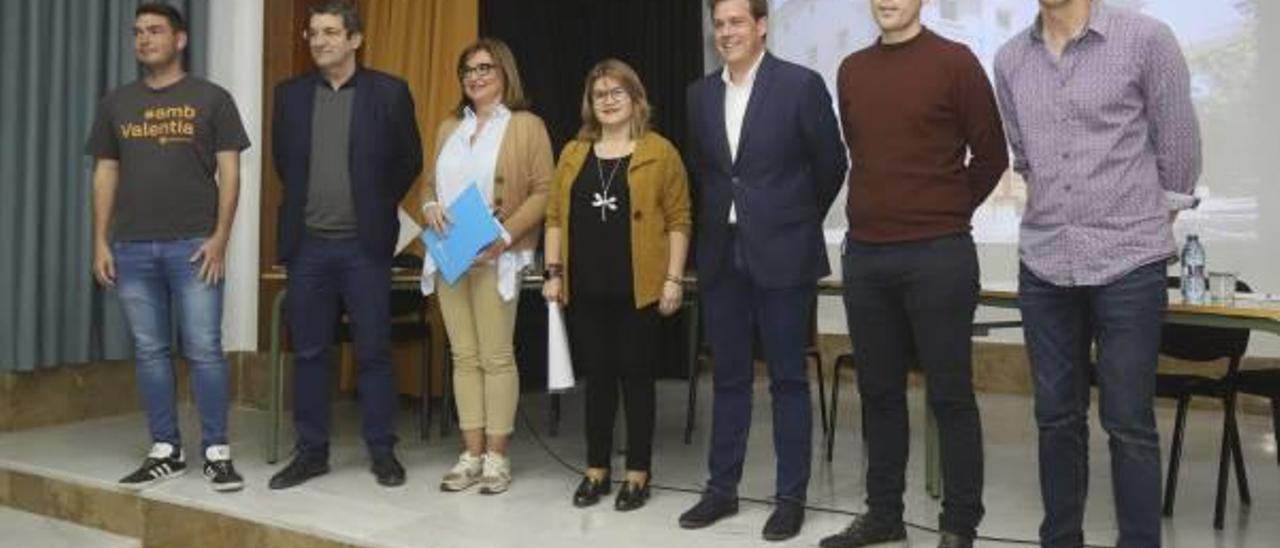 La fuga del talento joven y  el modelo comercial agitan el primer debate en Xàtiva