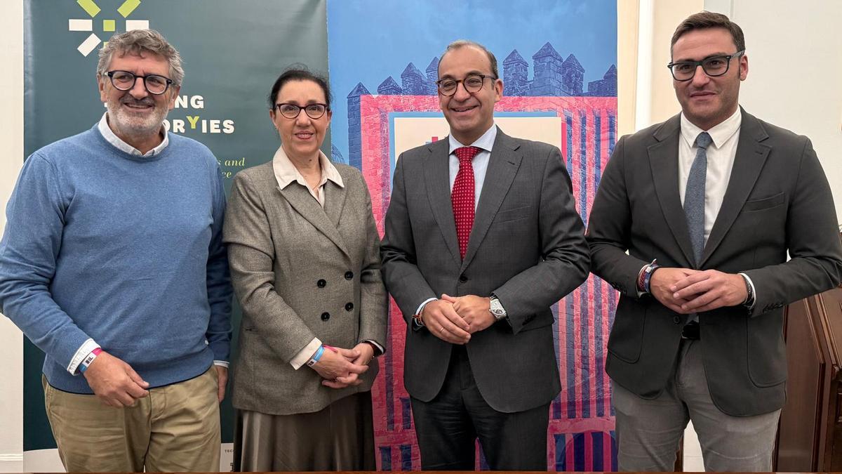 Foto de familia del convenio de la diputación.