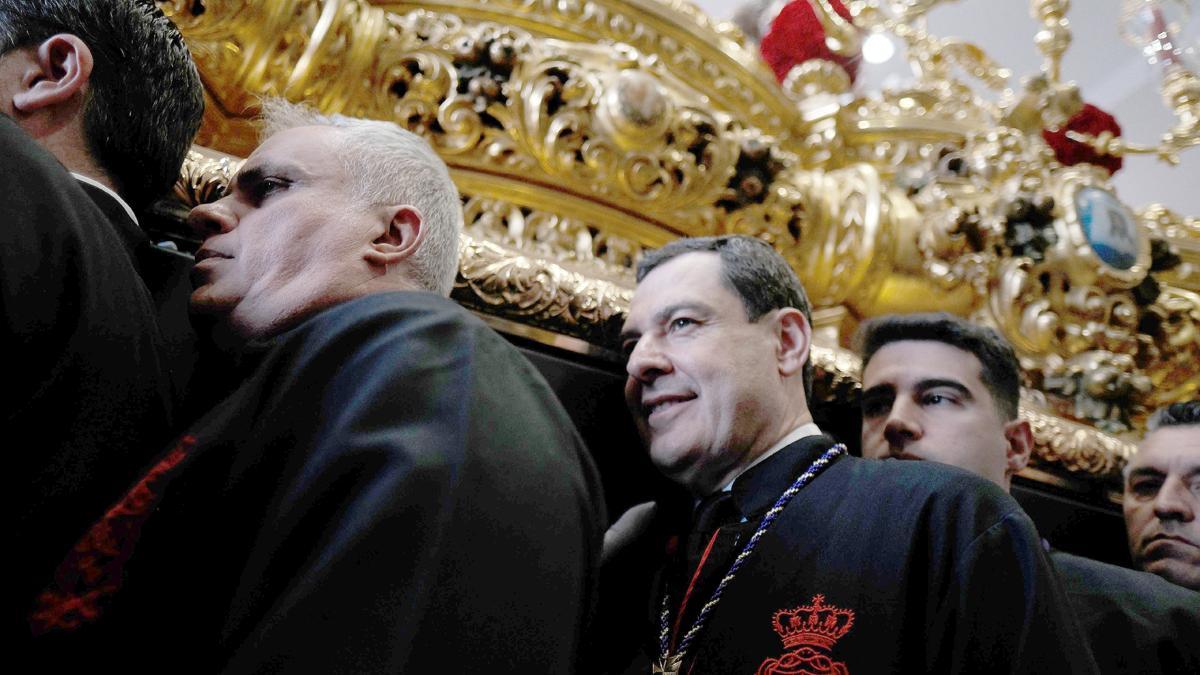 Moreno Bonilla en su regreso a los varales como portador del Cristo de la Exaltación de Fusionadas