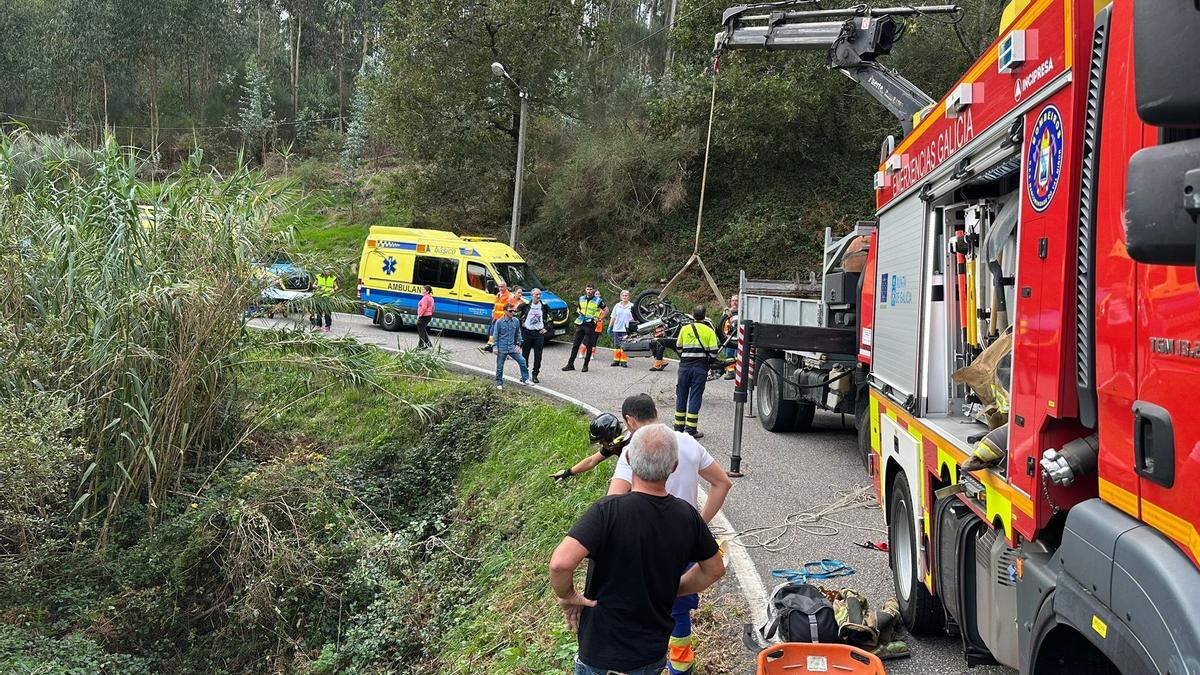 Herido tras despeñarse con su moto por un terraplén en Nigrán.