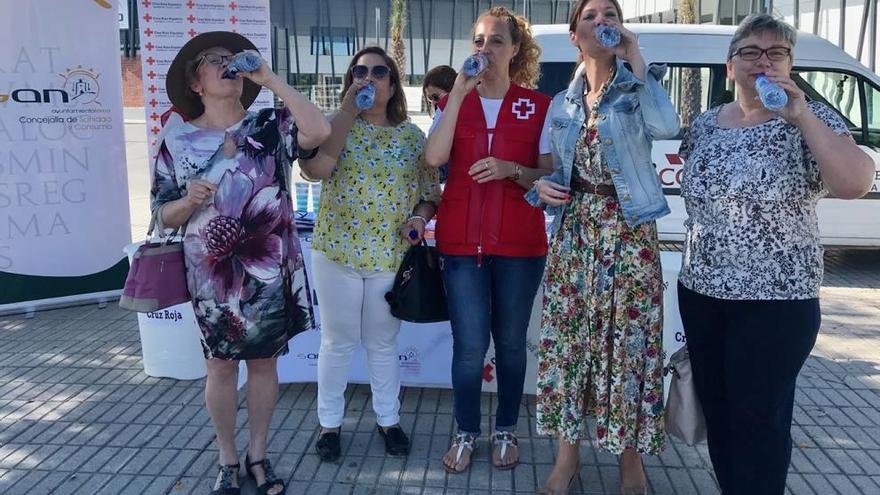 Crema y agua contra los golpes de calor en Lorca