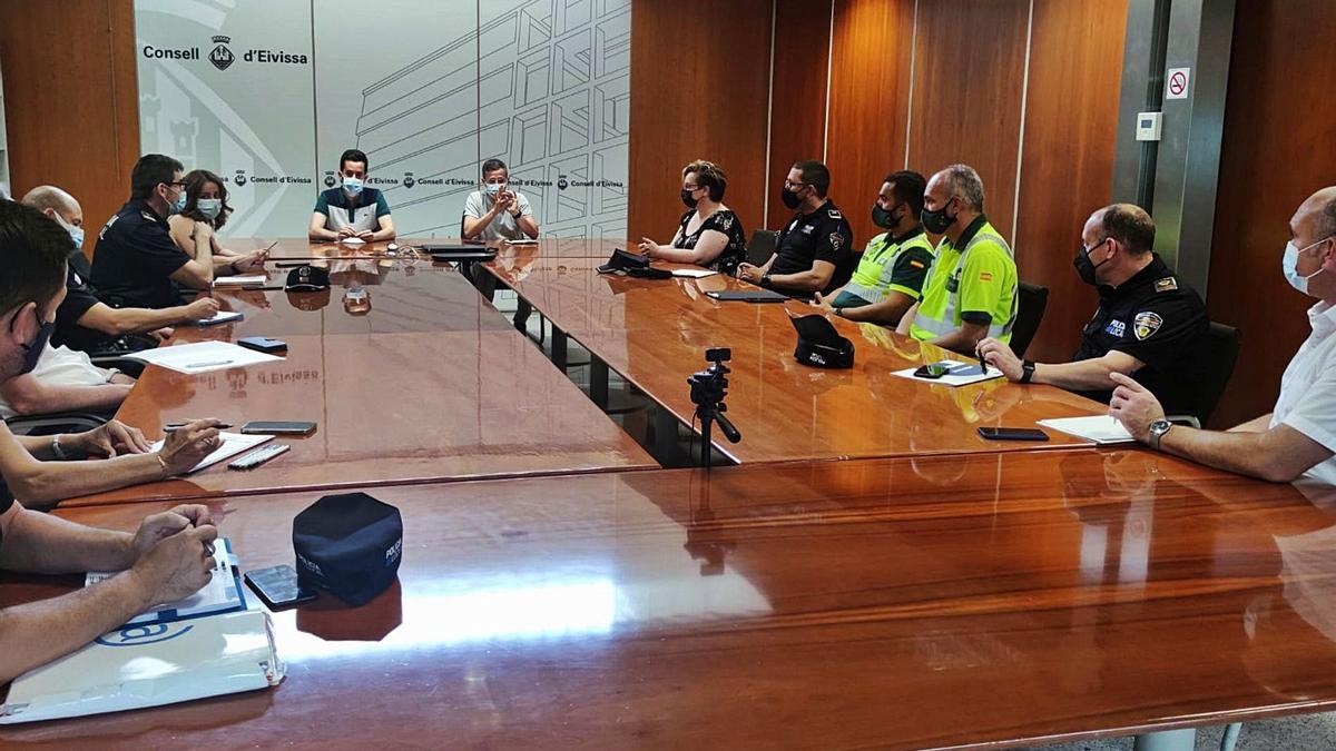 La reunión se celebró en la sede del Consell en Eivissa.