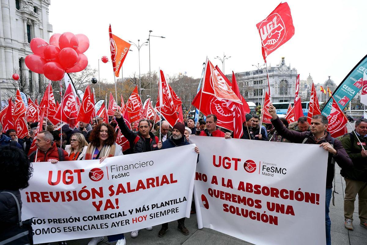 Manifestación de los trabajadores de la banca este mediodía en Madrid.