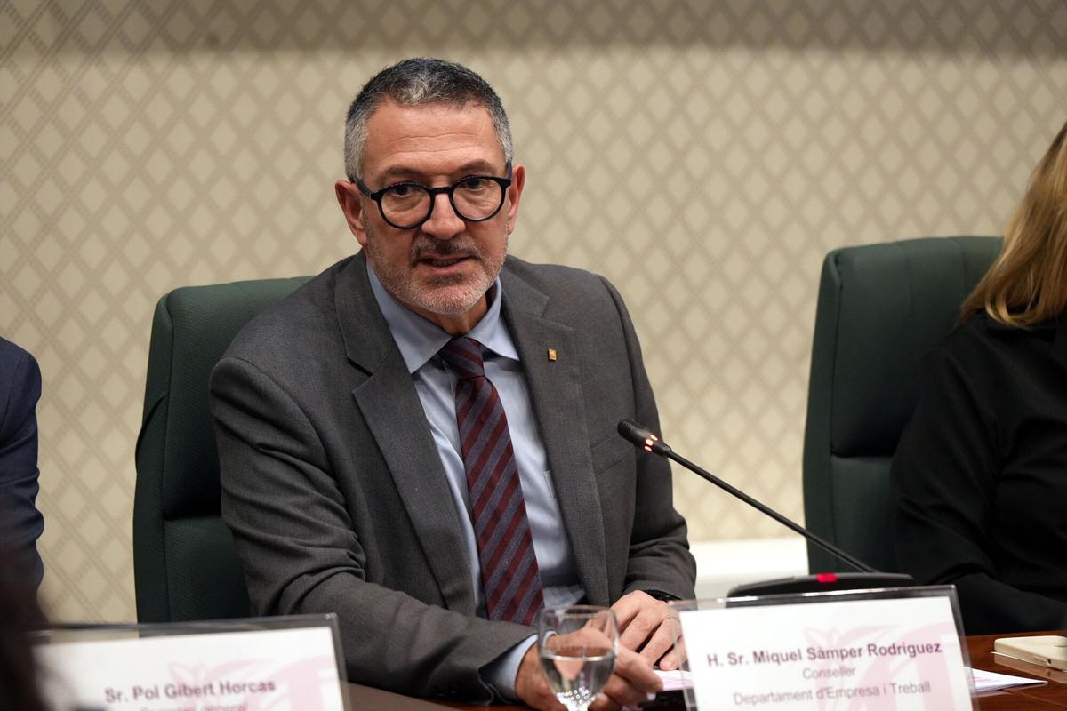 El conseller d'Empresa i Treball, Miquel Sàmper, explica el presupuesto para 2026 en el Parlament.