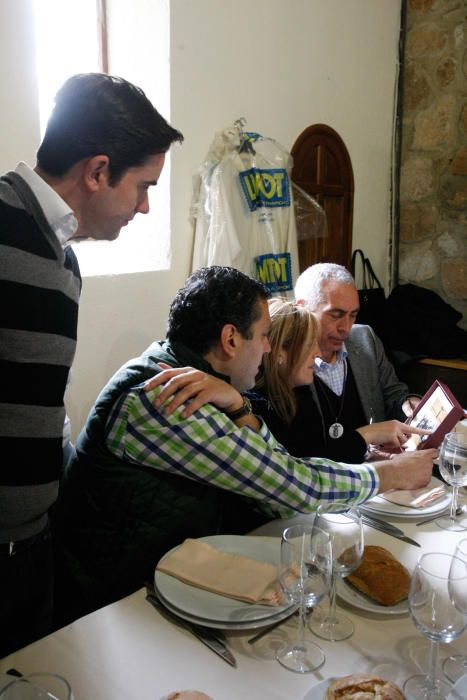 Comida de Valderrey en el salón junto a la ermita