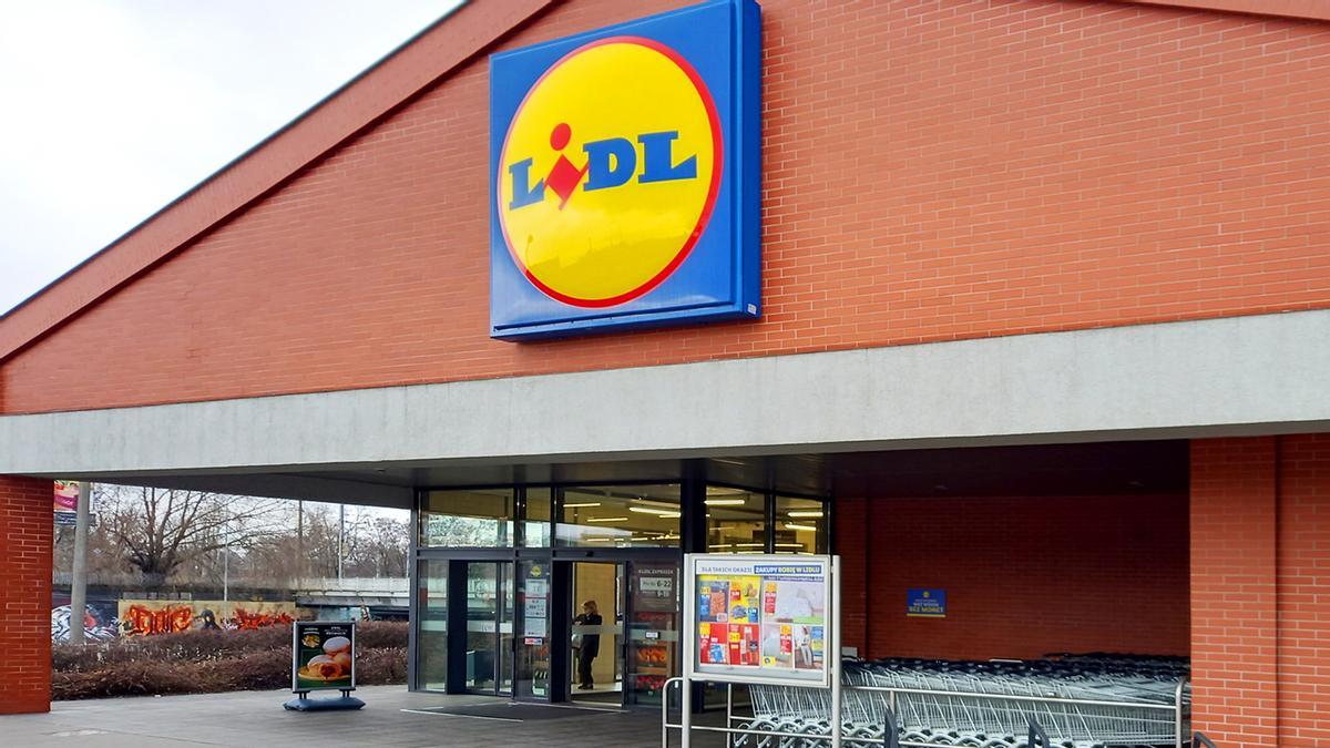 Mañana se esperan colas kilométricas en Lidl para conseguir el secador de zapatillas de mano que las deja como recién compradas al salir de la lavadora: perfecto para calzado blanco