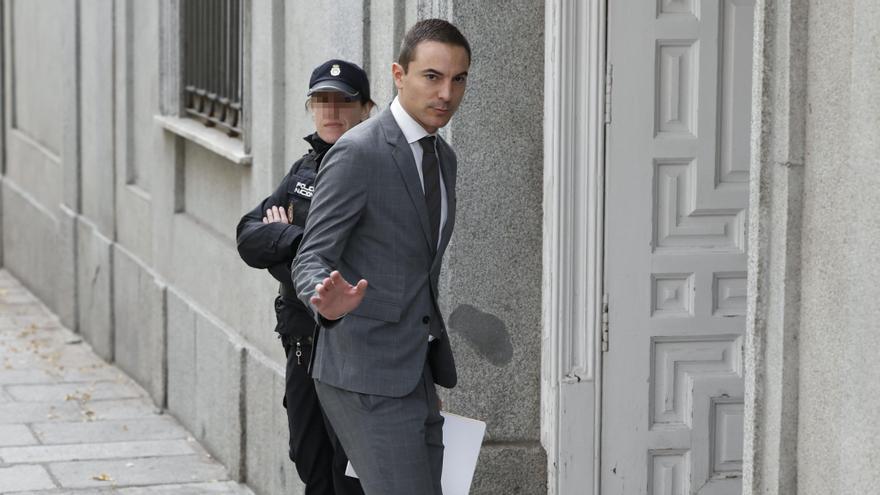 El ex secretario general del PSOE de Madrid, Juan Lobato, este viernes a su llegada al Supremo.