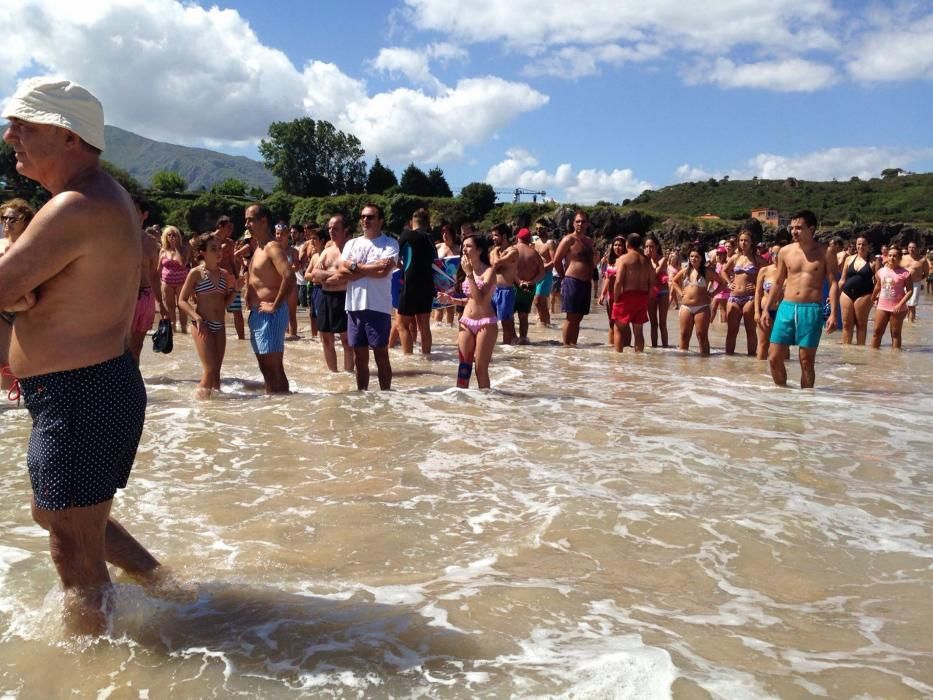 Rescate en la cala de Sorraos en Llanes