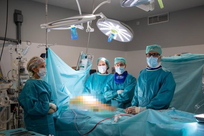 La ambulancia extremeña que lleva un quirófano dentro: qué hace la ECMO móvil cuando el corazón o los pulmones ya no responden