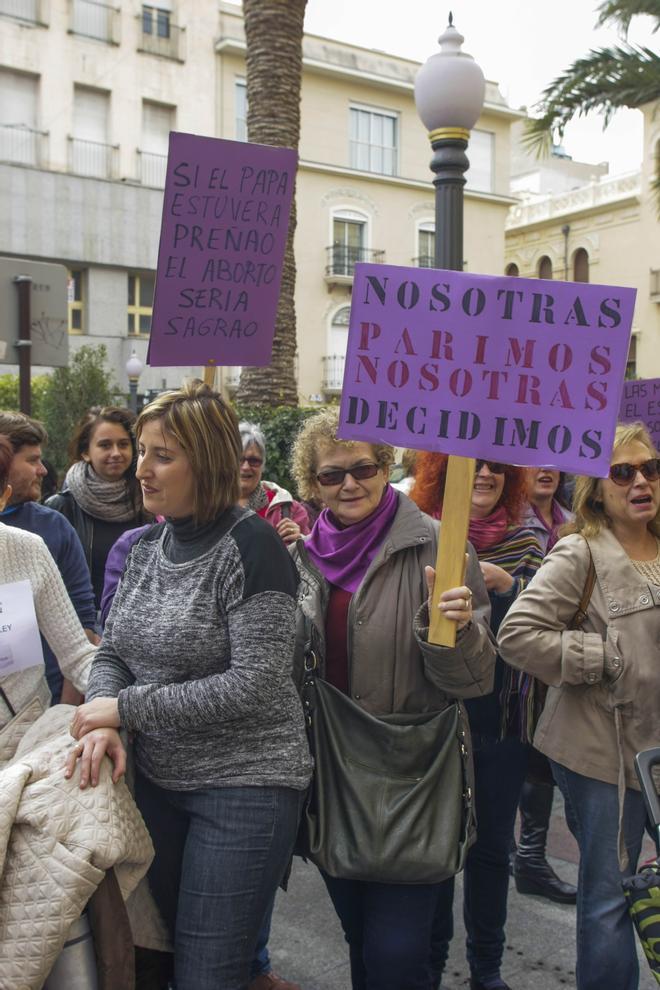 Menors, objecció de consciència, regles doloroses i altres claus de la llei de l’avortament