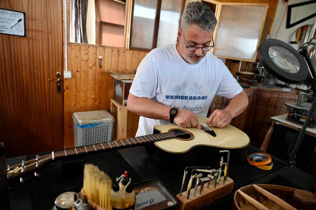 Los viejos oficios: Rafael López Jerez, luthier Los viejos oficios: Rafael López Jerez, luthier