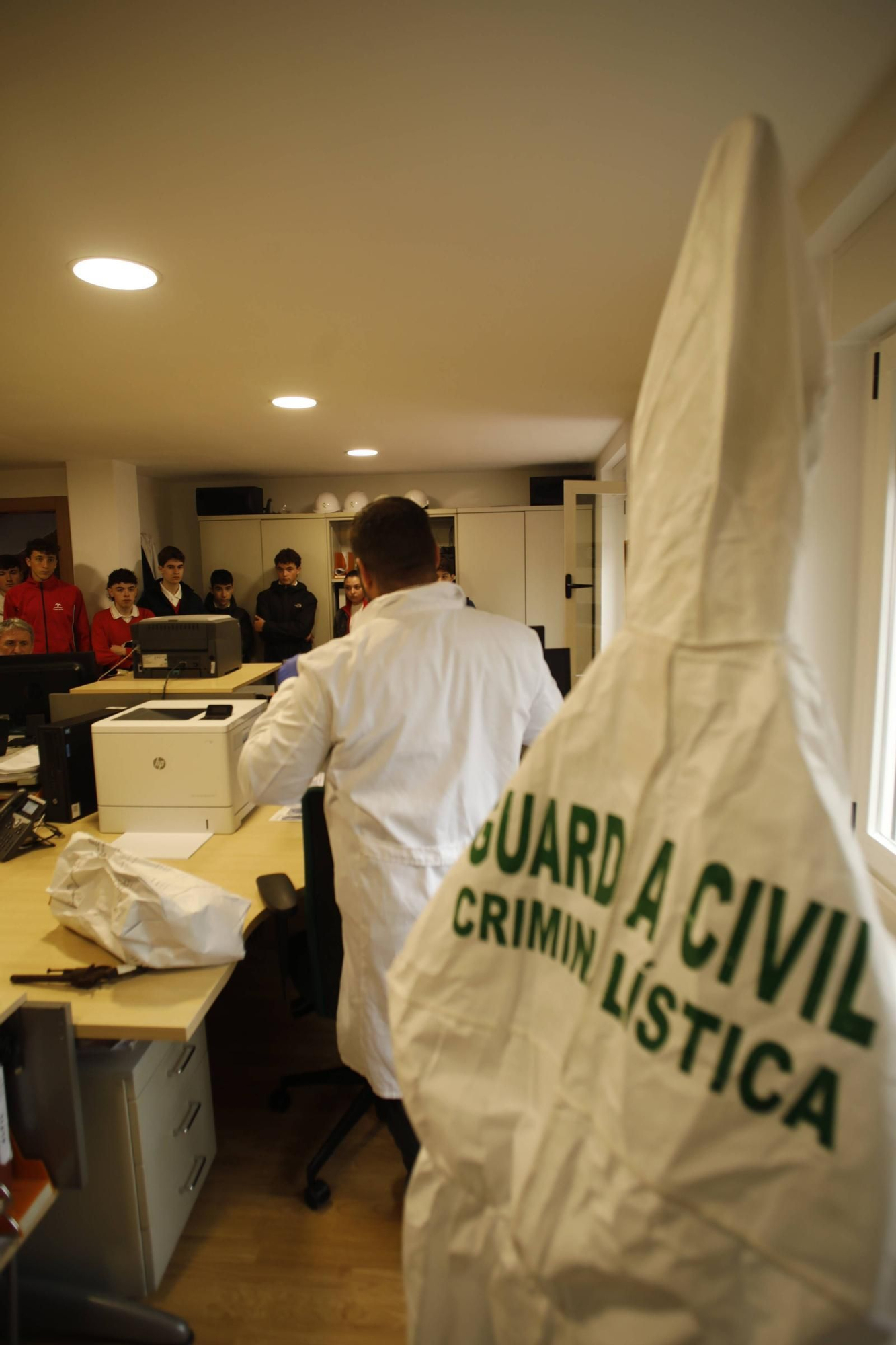 En imágenes: Los alumnos del Corazón de María de Gijón conocen cómo funciona cada unidad de la Guardia Civil