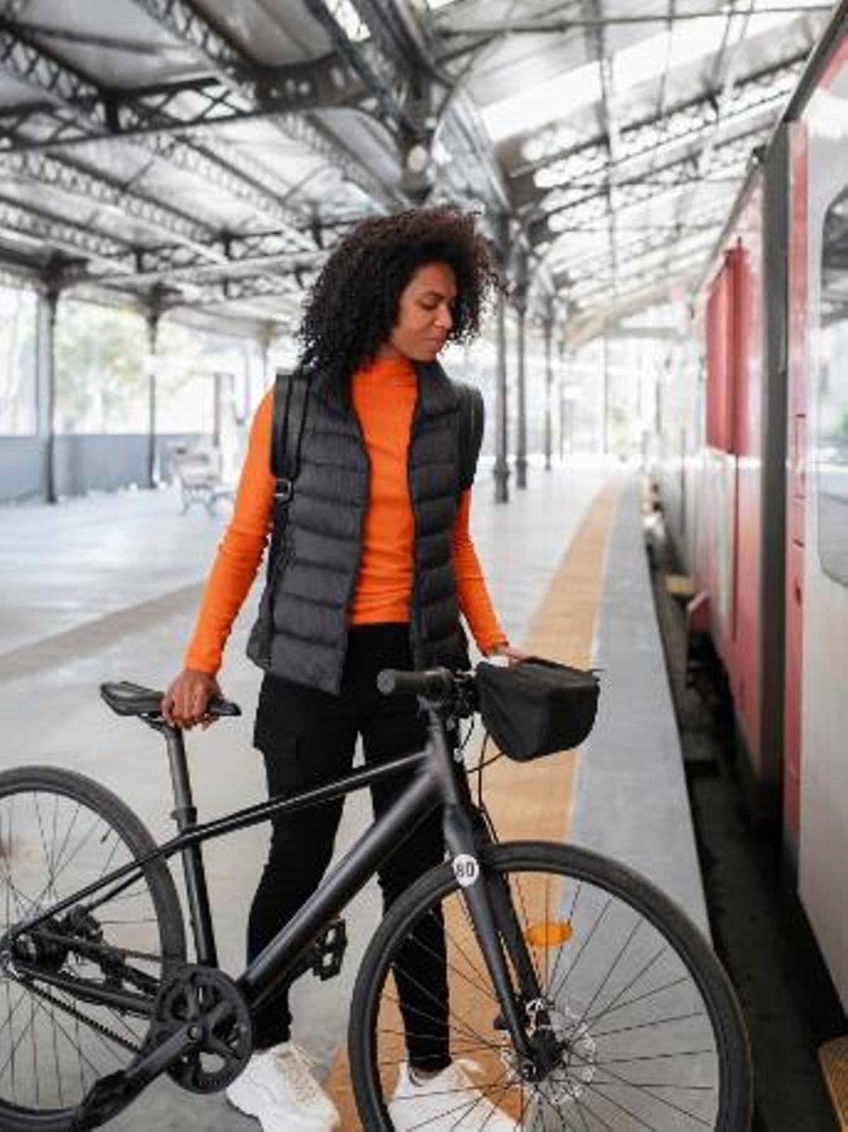 A partir d'ara hi haurà més facilitats per portar la bicicleta al tren
