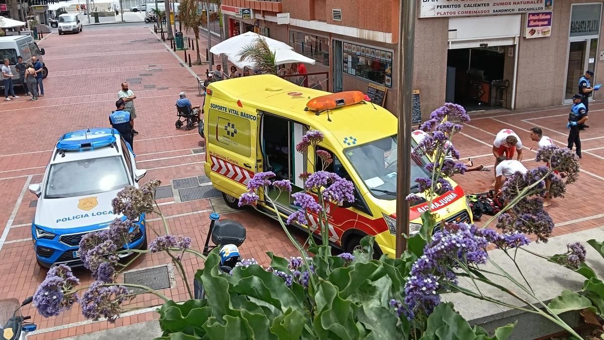 Crítico tras ser reanimado en plena calle en Las Palmas de Gran Canaria