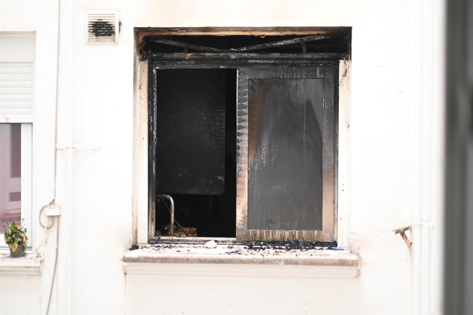 En imágenes | Herido grave un niño de 5 años en un incendio en una vivienda en Zaragoza