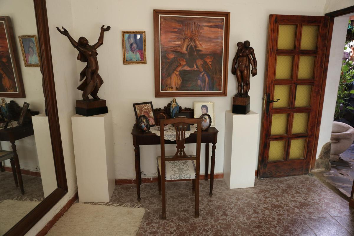 Obras de arte en el interior de la Casa Montull de Fataga.