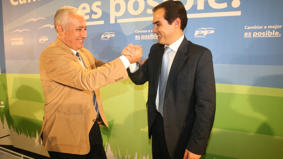 Javier Arenas superó al PSOE en Andalucía en las elecciones del 2012. En la imagen, con José Antonio Nieto.
