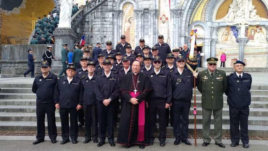 Los veteranos de &quot;Lepanto&quot; rinden honores a la Virgen de Lourdes