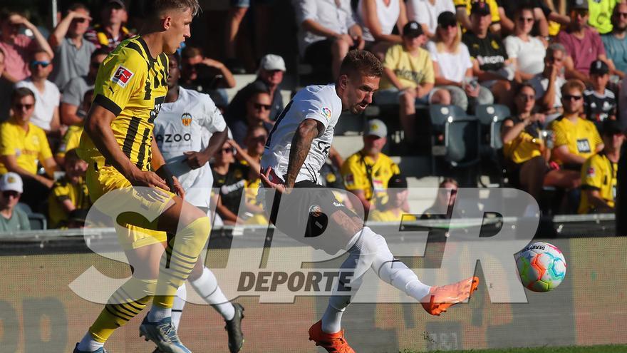 Samu Castillejo debutó como Valencianista contra el Borussia Dortmund