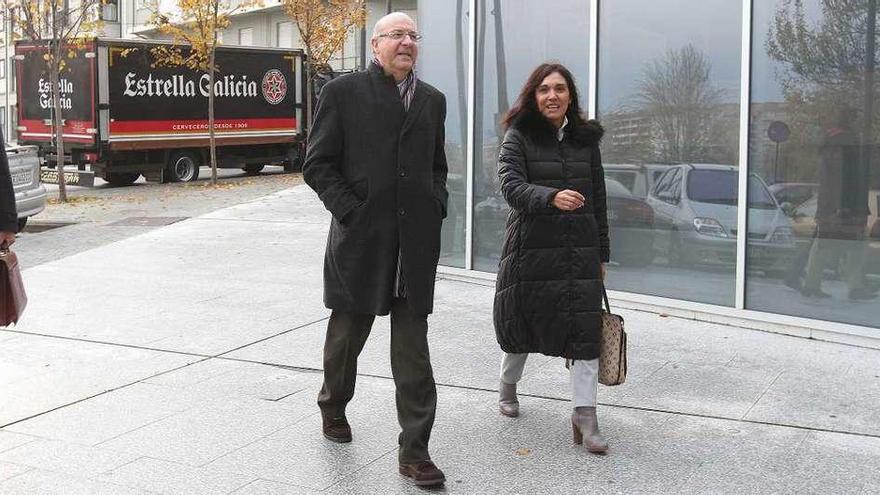 El exalcalde Agustín Fernández y Carmen Rodríguez Dacosta, edil y exjefa de Personal. // Iñaki Osorio