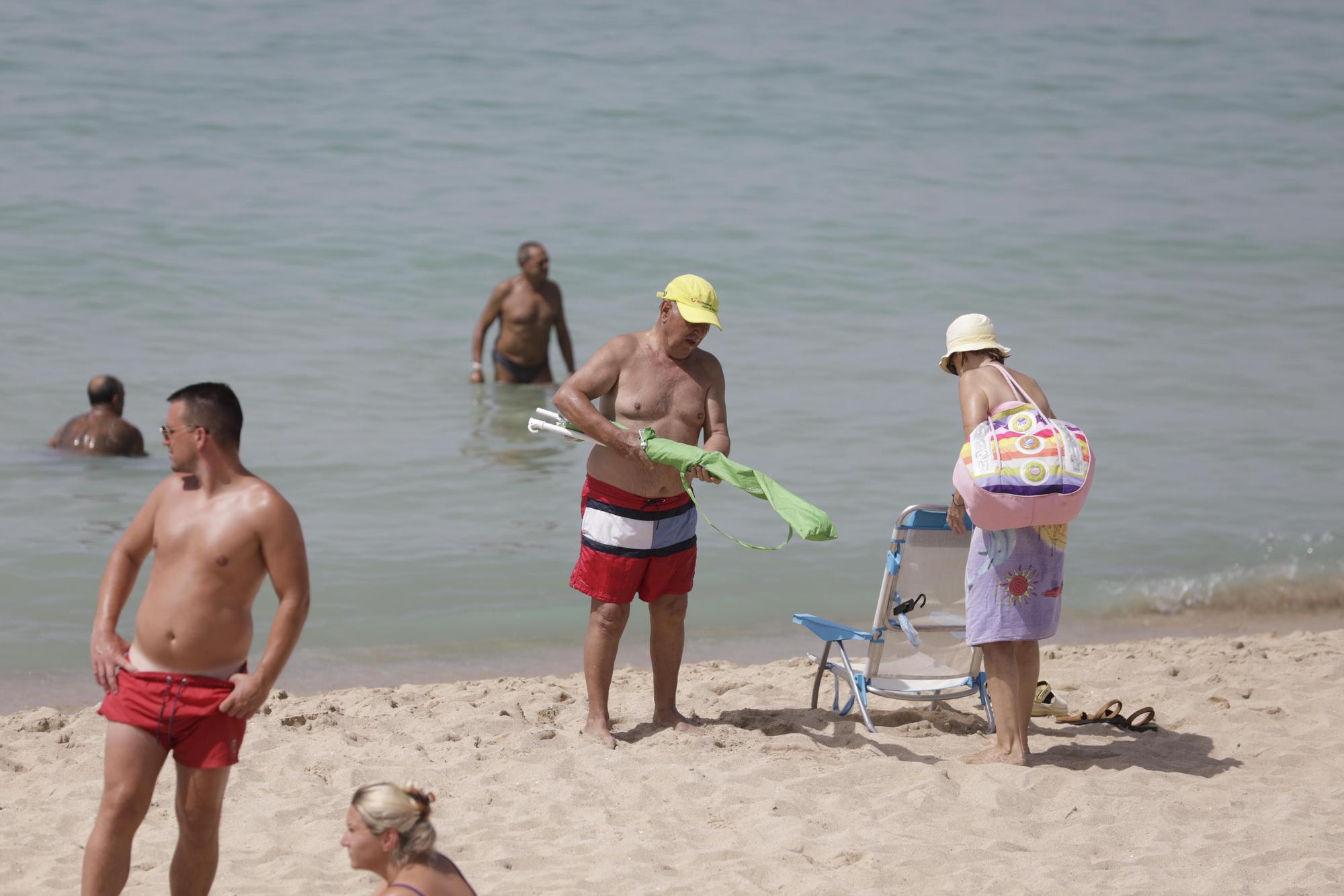 Mallorquines, sin prisa para ir a las urnas: "Primero playa, ya votaré después"