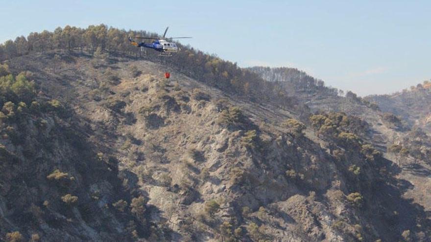 Un helicóptero sobrevuela la zona afectada días atrás.