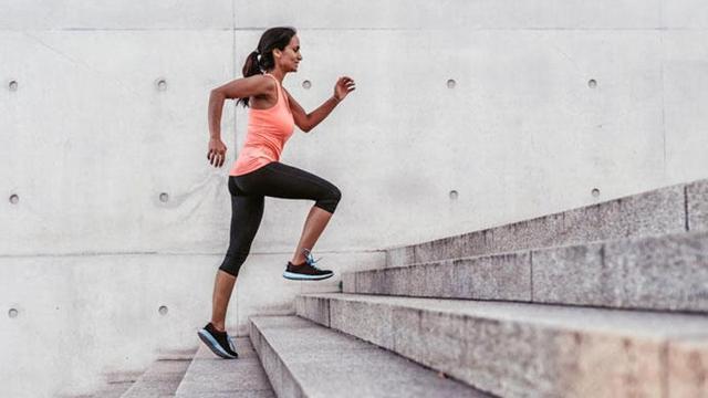 Al correr se cuadruplica el gasto energético