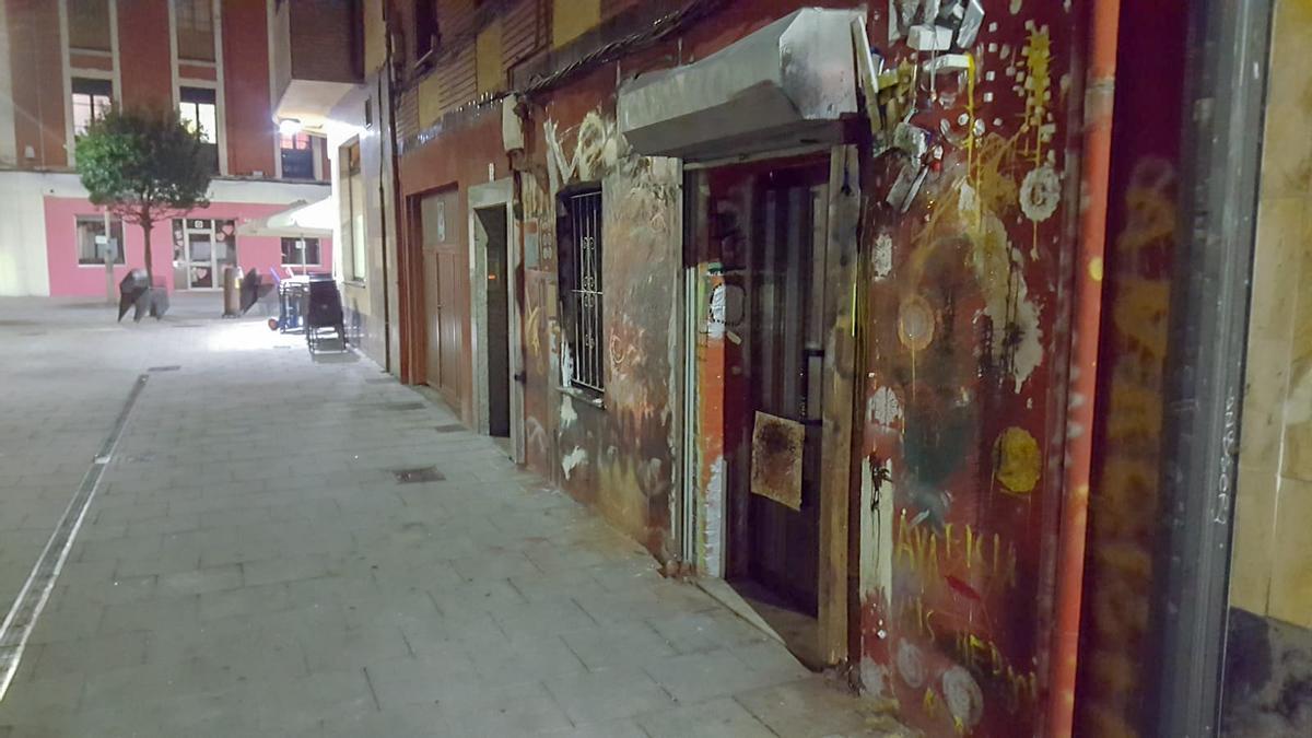 La calle Bernaldo de Quirós de Sama, donde se produjeron los hechos.