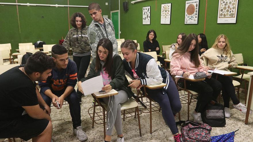 Los alumnos de 4º de ESO del Politécnico hicieron un recorrido por el pasado, presente y futuro del periodismo.