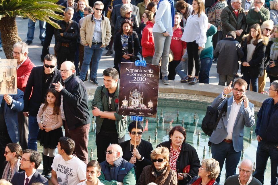 Los cofrades se manifiestan por la Semana Santa tradicional