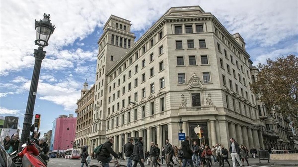 L’edifici del número 1 del passeig de Gràcia, on obrirà un hotel Iberostar. L’edifici del número 1 del passeig de Gràcia, on obrirà un hotel Iberostar.