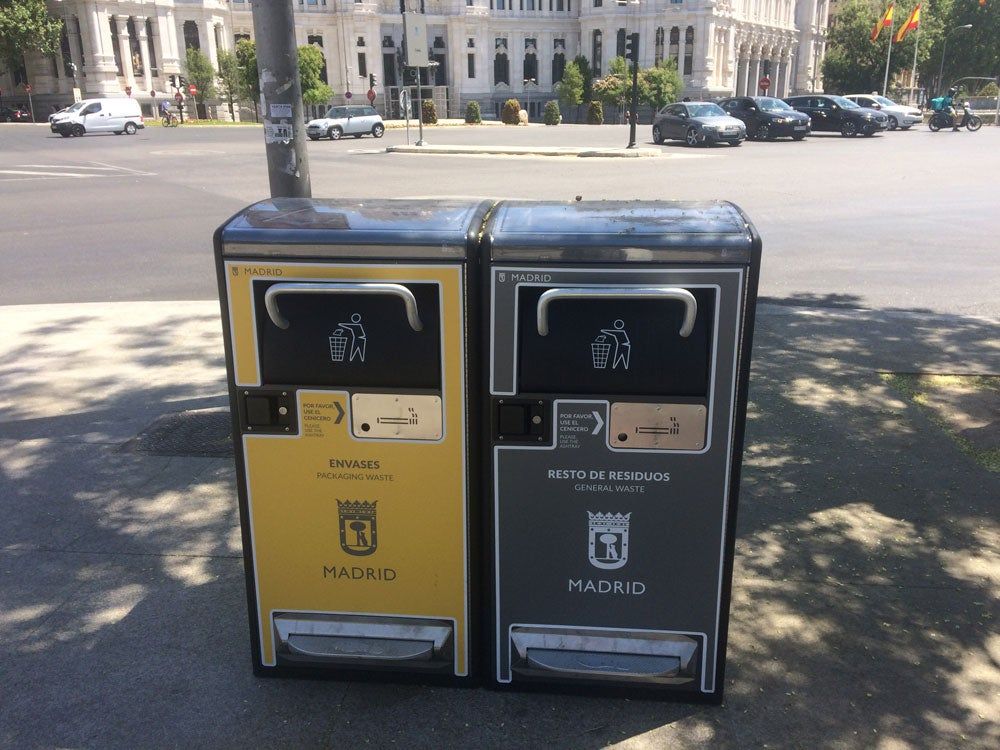 Así son las nuevas papeleras inteligentes de Madrid