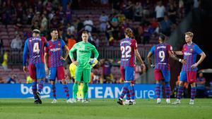 Los jugadores del Barça, decepcionados tras la derrota frente al Villarreal