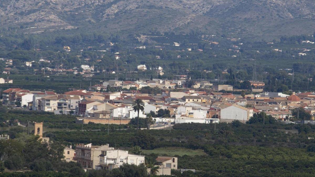 Una perspectiva del casco urbano de Rafelguraf, con el núcleo de Tossalnou en primer plano y diseminados al fondo.