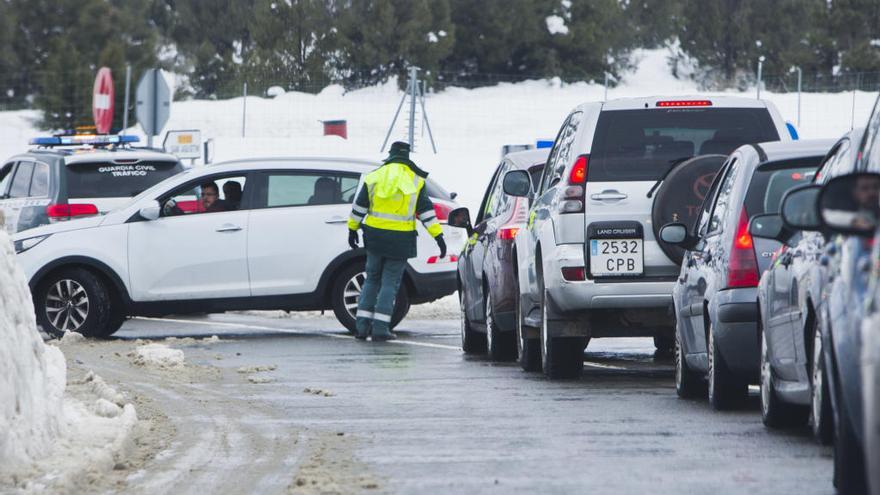 Desplazamientos masivos para ver la nieve obstaculizan los servicios de emergencias