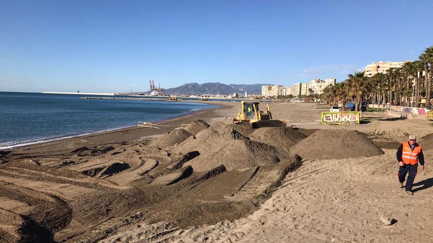 Trabajos en las playas de La Caleta.