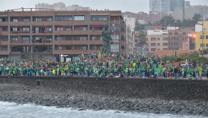 23-08-2019 LAS PALMAS DE GRAN CANARIA. Cadena humana en el paseo de Las Canteras contra el incendio  | 23/08/2019 | Fotógrafo: Andrés Cruz