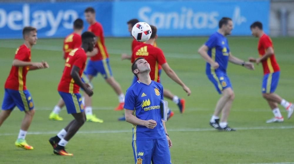 Las mejores imágenes del entrenamiento de Munir con la Selección Española