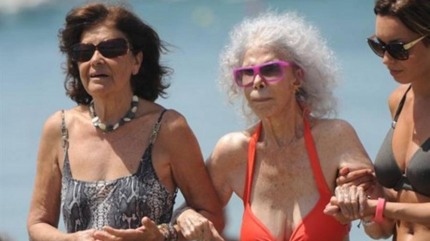 La Duquesa de Alba inicia sus vacaciones en Ibiza
