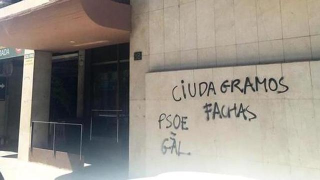 Ciudadanos denuncia la aparición de pintadas en su sede de Lleida