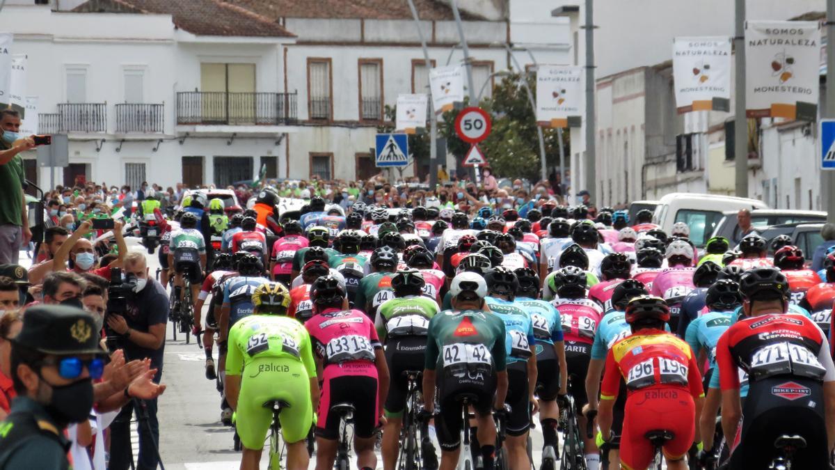 Vuelta Ciclista a Extremadura a su paso por Monesterio en 2.021
