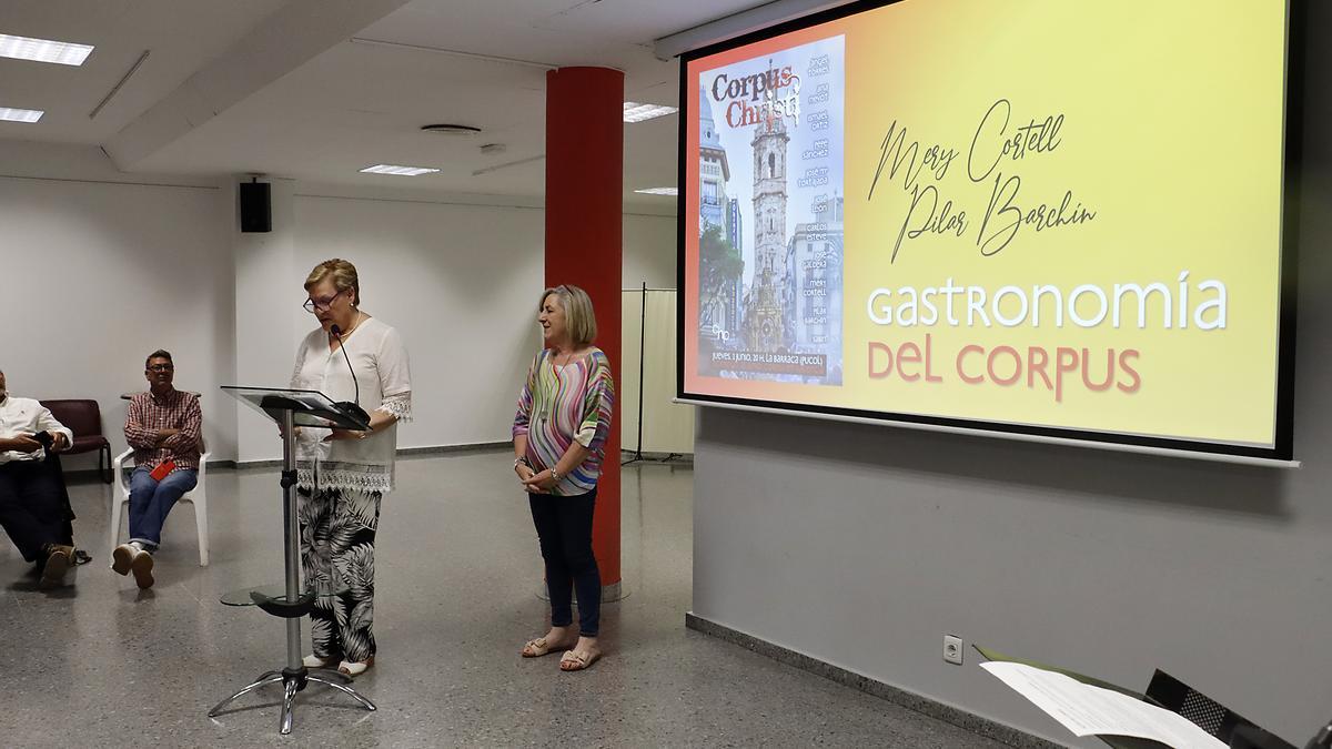 Pilar Barchín y Mery Cortell durante su intervención