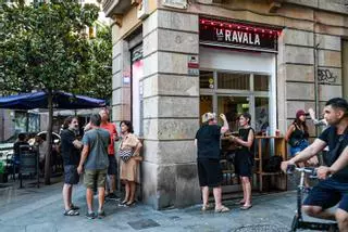 El brote de salmonelosis en el bar La Ravala deja un balance de 54 intoxicados por una tortilla de patatas